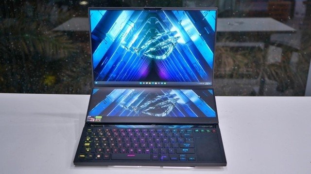 Experience ROG Zephyrus Duo 16 - Beautiful, powerful and super `cool` 2-screen laptop 1